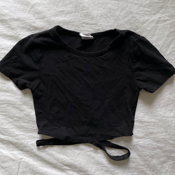 Tilly’s DESTINED Side Cut-Out Crop Tee - Picture 2 of 9